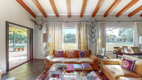 Finca a Mont-ras amb torre medieval i gran terreny