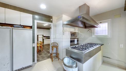 Estate in Mont-ras with medieval tower and large plot of land