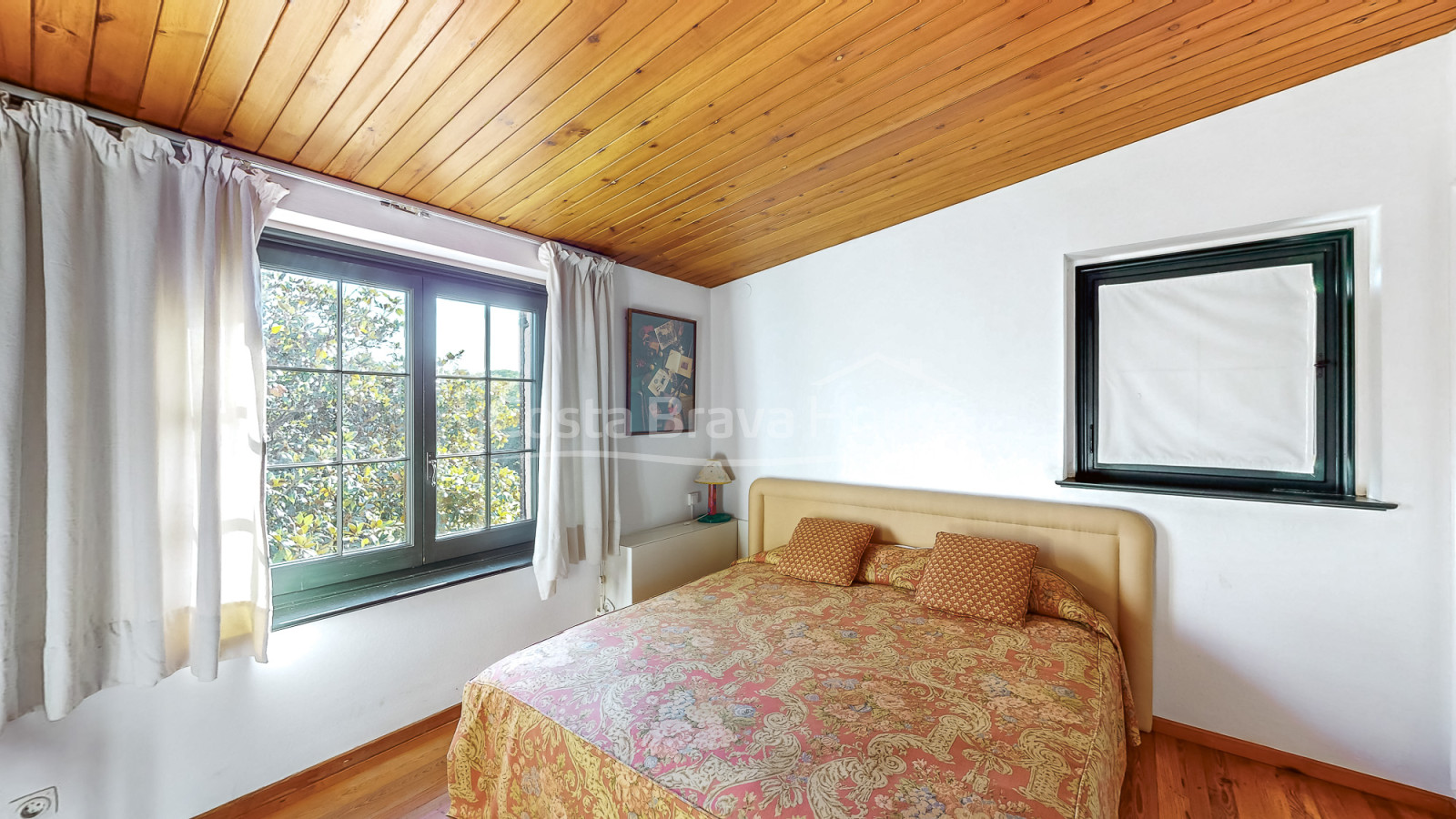 Estate in Mont-ras with medieval tower and large plot of land