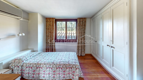 Estate in Mont-ras with medieval tower and large plot of land