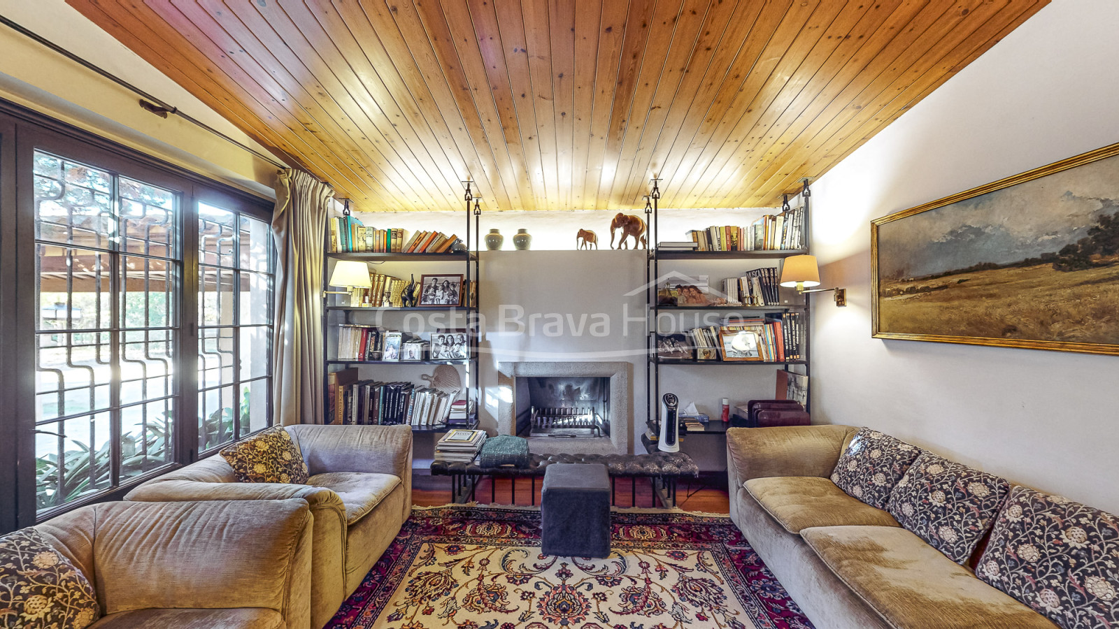 Estate in Mont-ras with medieval tower and large plot of land