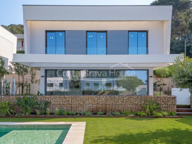 Villa de haut standing à inaugurer à Llafranc. Exclusivité et design moderne.