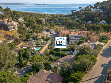 House for sale with garden and terrace in Begur, near the beaches of Pals and Illa Roja on the Costa Brava
