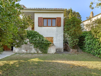 Casa en venda amb jardí i terrassa a Begur, a prop de les platges de Pals i Illa Roja a la Costa Brava
