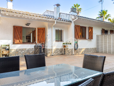 Casa en venda amb jardí i terrassa a Begur, a prop de les platges de Pals i Illa Roja a la Costa Brava