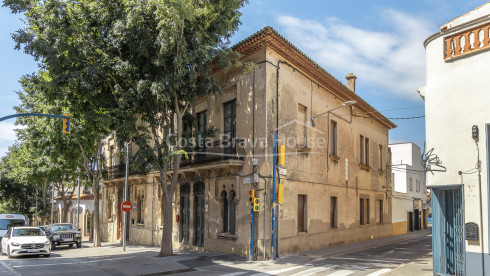 Modernist house for sale in the center of Palafrugell