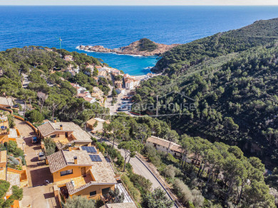 Encantadora casa adosada con vistas al mar en venta cerca de la cala Sa Tuna, Begur