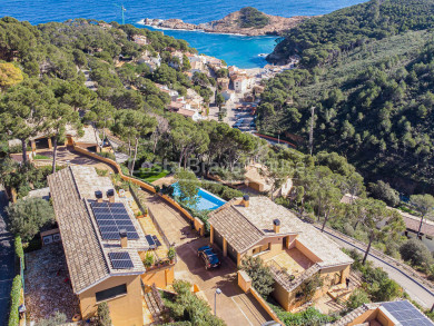 Encantadora casa adosada con vistas al mar en venta cerca de la cala Sa Tuna, Begur