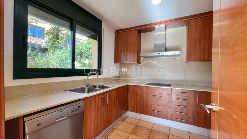 Terraced house with sea views in Sa Tuna, Begur