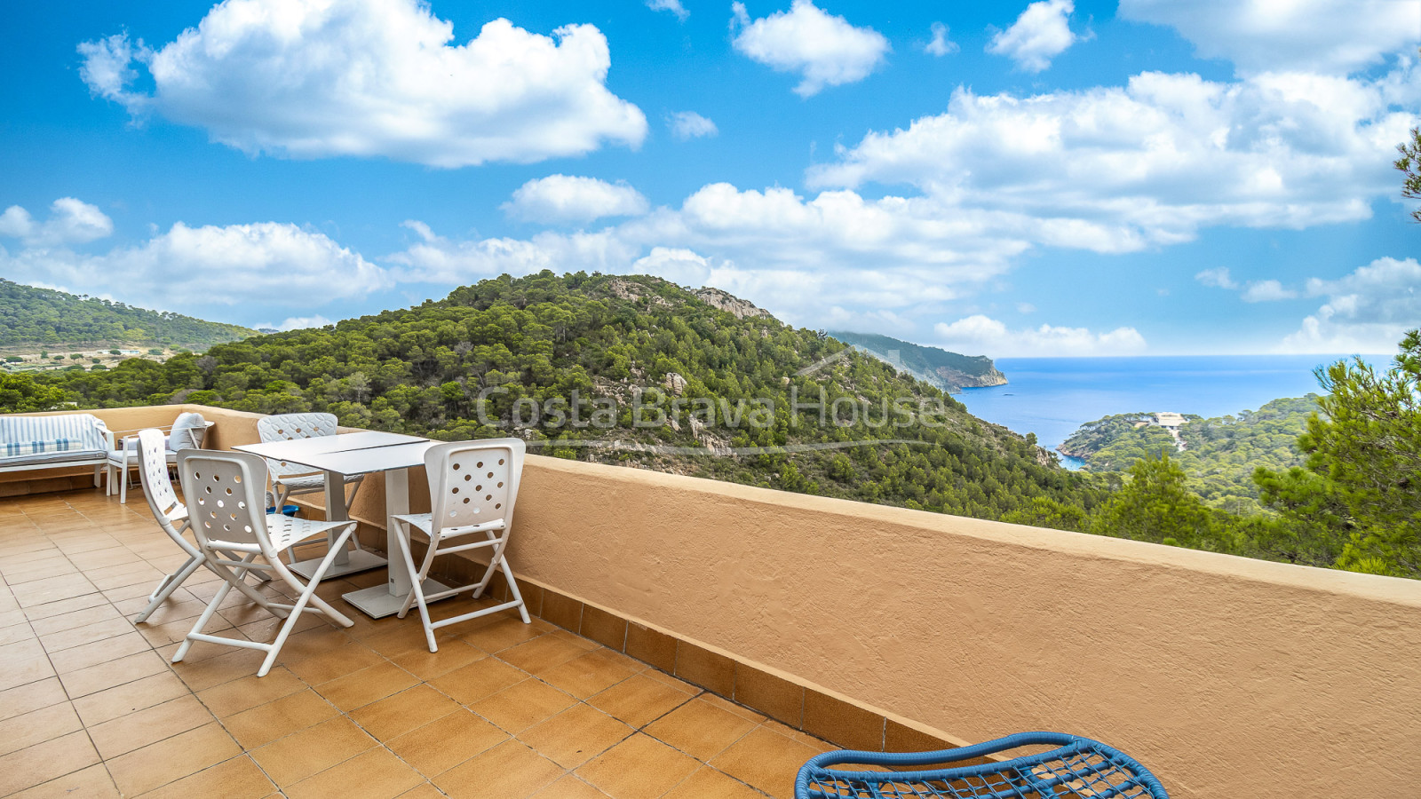 Casa con vistas al mar y piscina en Aiguablava