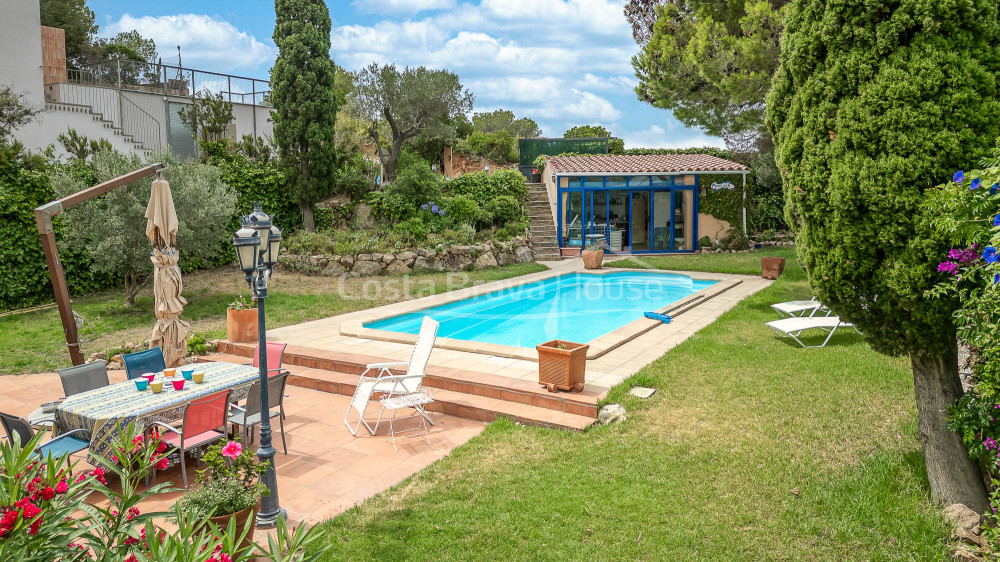 Casa con vistas al mar y piscina en Aiguablava