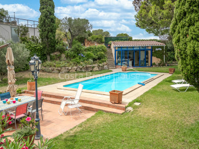 Maison avec vue sur mer à vendre, à quelques minutes de la crique d’Aiguablava à Begur