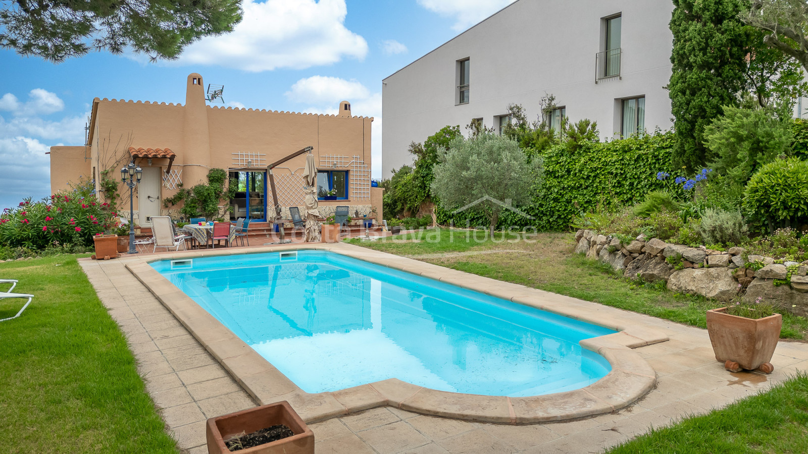 Casa con vistas al mar y piscina en Aiguablava