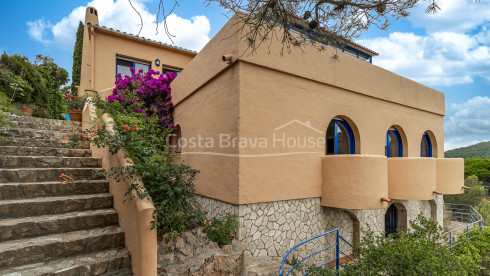Casa con vistas al mar y piscina en Aiguablava