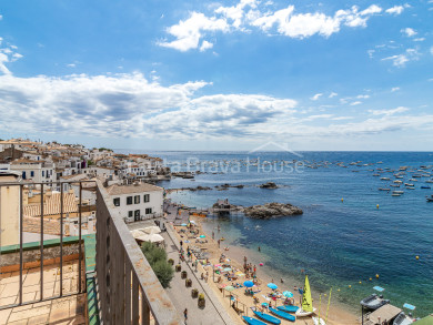 Propiedad con vistas al mar en venta junto a la playa de Port Bo en Calella de Palafrugell