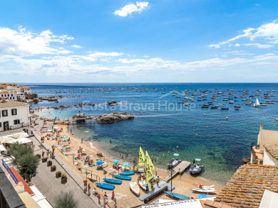 Pand met zeezicht te koop naast het strand van Port Bo in Calella de Palafrugell
