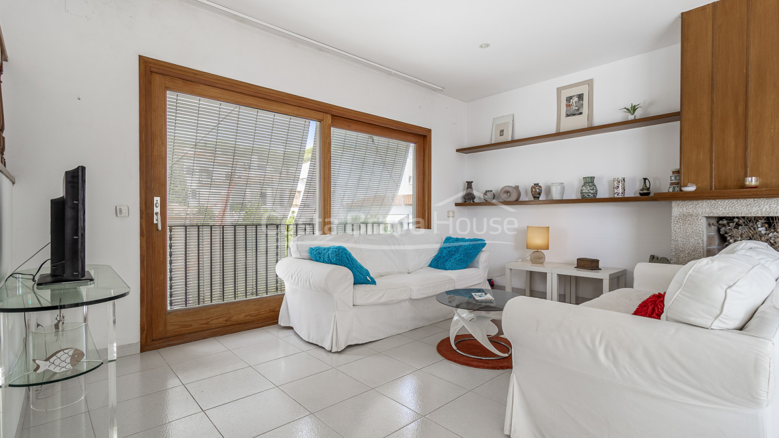 House next to Port Bo beach with sea views