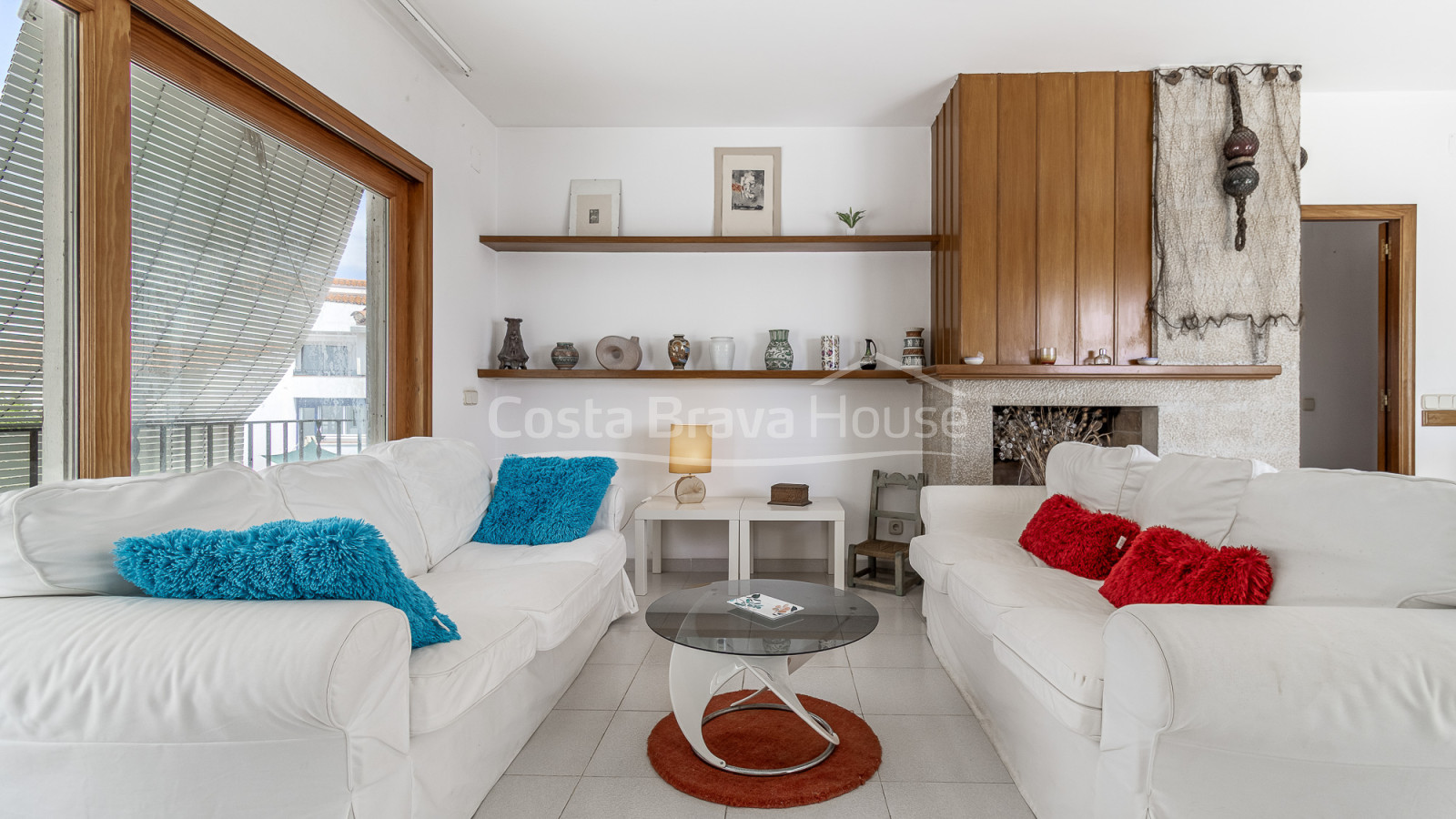 House next to Port Bo beach with sea views