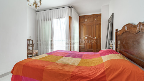 House next to Port Bo beach with sea views