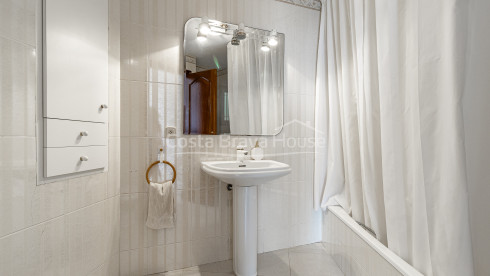 House next to Port Bo beach with sea views