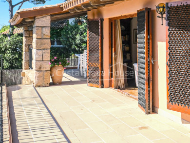 Villa exclusiva con vistas al mar y piscina en venta a 600 m de la playa en Llafranc