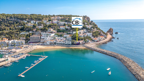 House on the seafront in l'Estartit