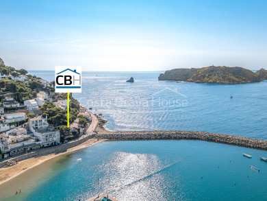 Huis met adembenemend zeezicht te koop naast het strand in L'Estartit