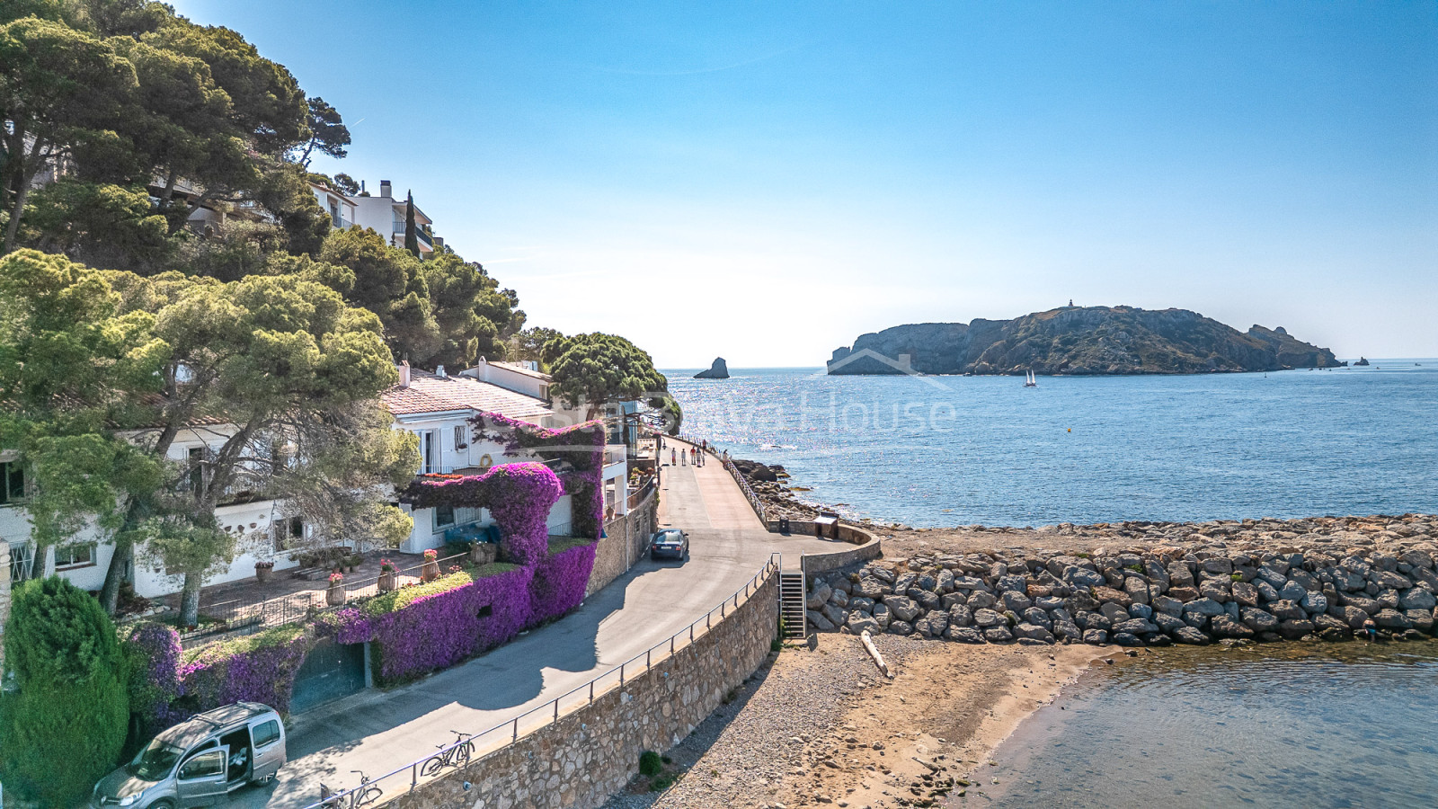 House on the seafront in l'Estartit