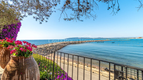 House on the seafront in l'Estartit