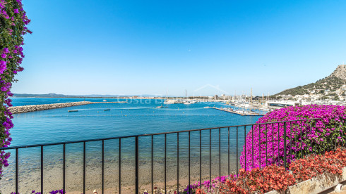 House on the seafront in l'Estartit