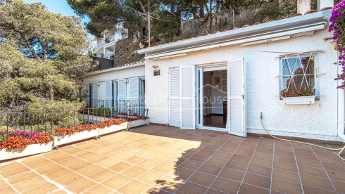 House on the seafront in l'Estartit