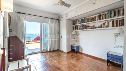 House on the seafront in l'Estartit