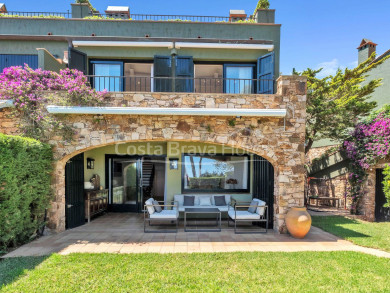 Casa cantonera amb jardí privat i vistes al mar en exclusiu complex residencial a Llafranc