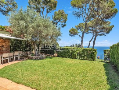 Casa esquinera con jardín privado y vistas al mar en exclusivo complejo residencial en Llafranc