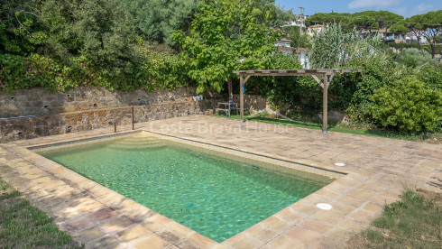 Casa estil masia en venda a Sant Antoni amb llicència