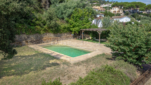 Casa estil masia en venda a Sant Antoni amb llicència