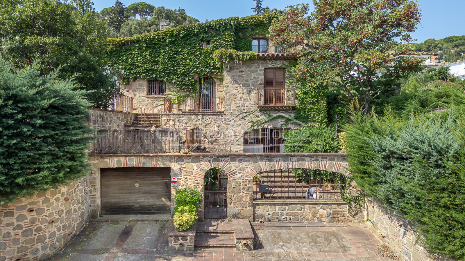Casa estil masia en venda a Sant Antoni amb llicència