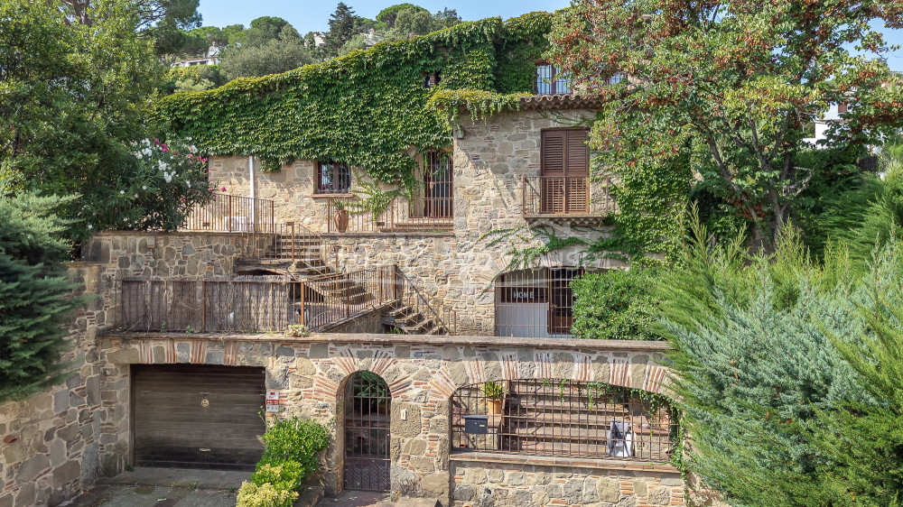 Casa estil masia en venda a Sant Antoni amb llicència