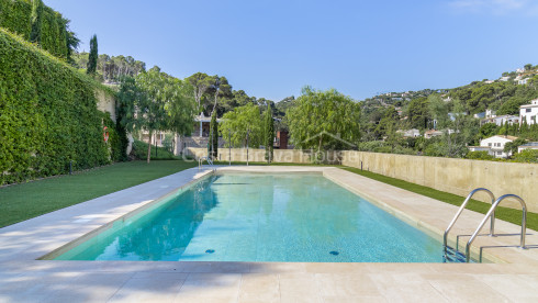 Nieuwbouwappartement met zeezicht te koop in Sa Riera (Begur)