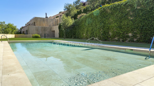 Nieuwbouwappartement met zeezicht te koop in Sa Riera (Begur)