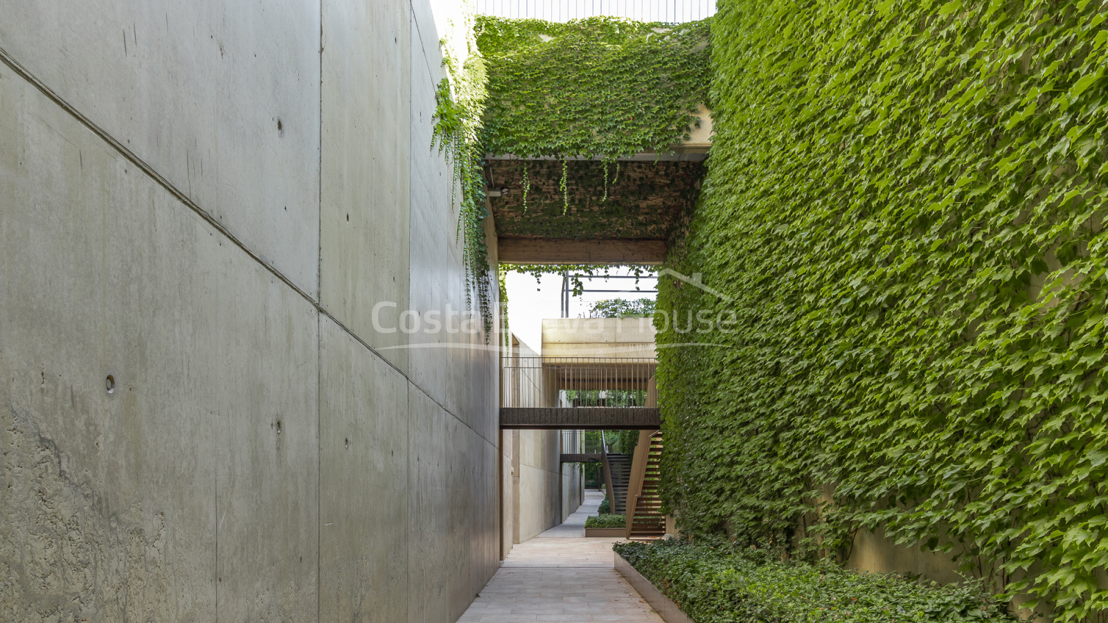 Nieuwbouwappartement met zeezicht te koop in Sa Riera (Begur)