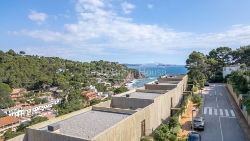 Nieuwbouwappartement met zeezicht te koop in Sa Riera (Begur)