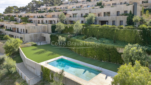 Nieuwbouwappartement met zeezicht te koop in Sa Riera (Begur)