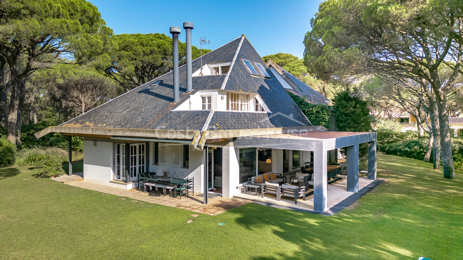 Villa in Pals vlak bij de golfbaan en het strand met privétuin