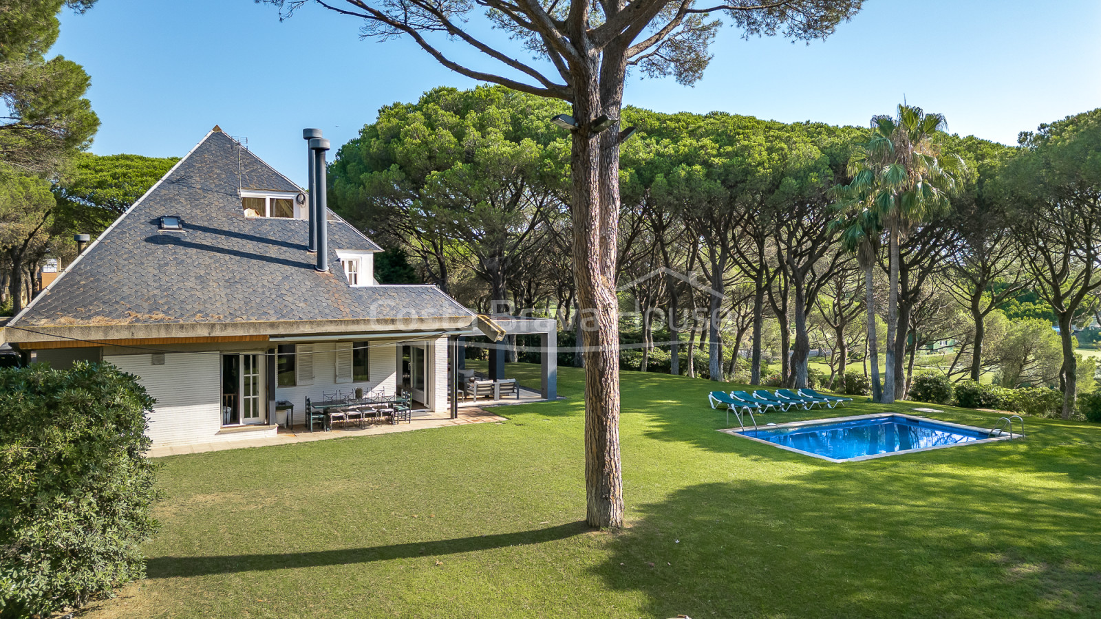 Villa in Pals vlak bij de golfbaan en het strand met privétuin