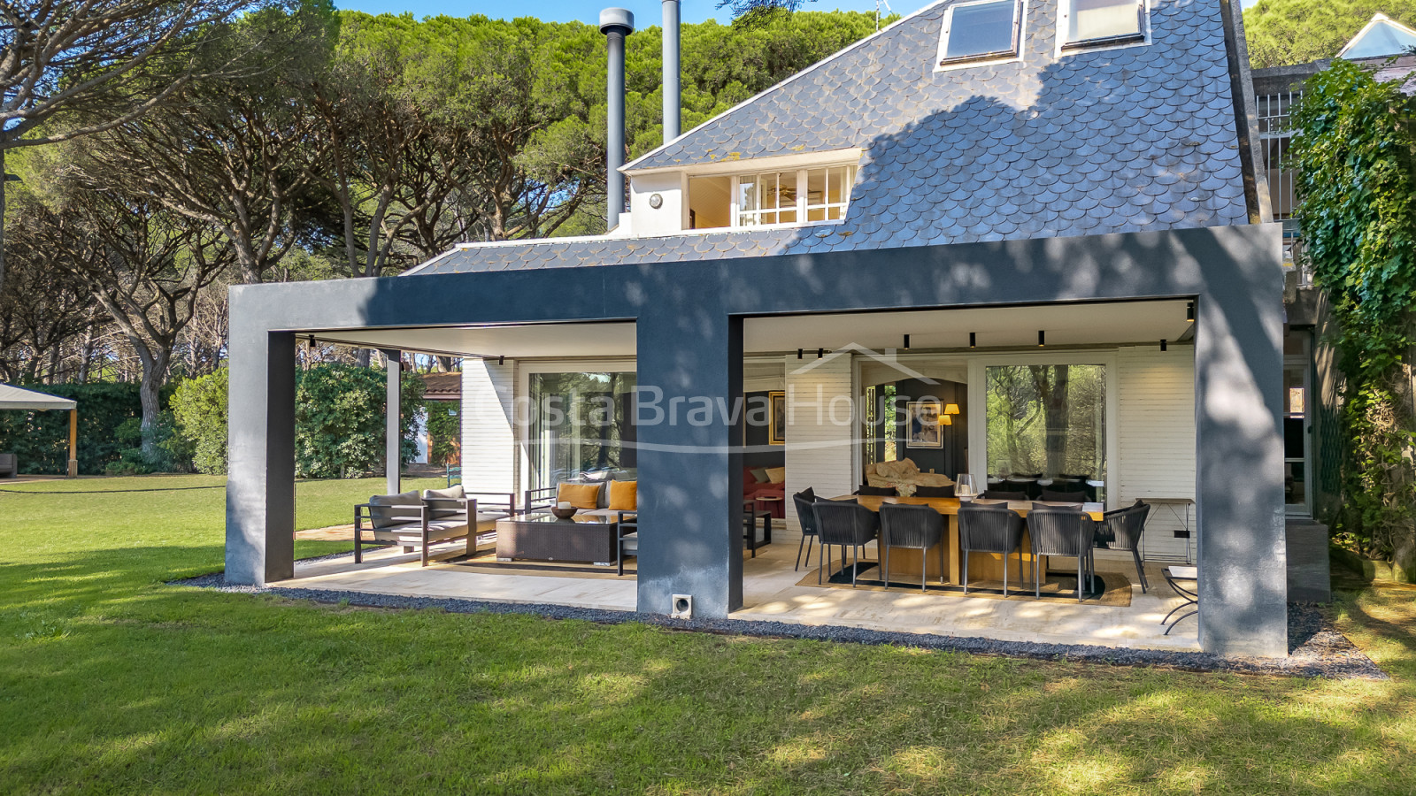 Villa in Pals vlak bij de golfbaan en het strand met privétuin