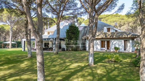 Villa in Pals vlak bij de golfbaan en het strand met privétuin