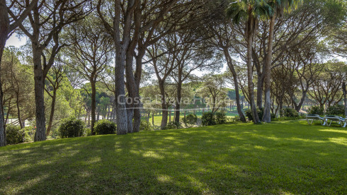 Villa in Pals near golf and the beach with private garden