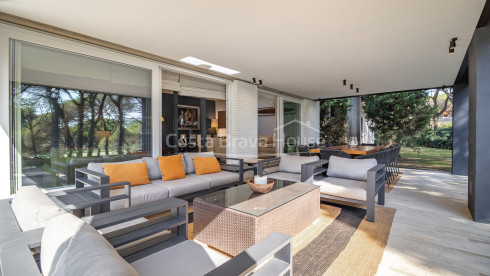 Villa in Pals near golf and the beach with private garden