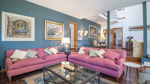 Villa in Pals near golf and the beach with private garden